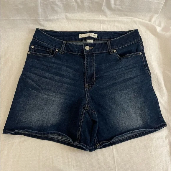 EST 1946 Denim woman’s Midrise denim shorts size 12 - Picture 1 of 8